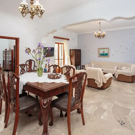 Melpomeni Villa